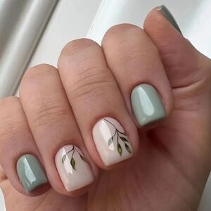 24  Reusable leaf design square press on nails